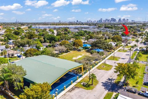 Casa en venta en Fort Lauderdale, Florida, 3 dormitorios № 2030479 - foto 28