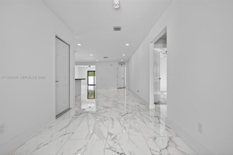 Casa en venta en Fort Lauderdale, Florida, 3 dormitorios № 2030479 - foto 4