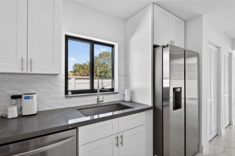 Casa en venta en Fort Lauderdale, Florida, 3 dormitorios № 2030479 - foto 9