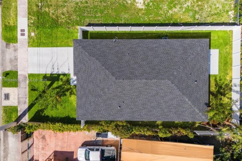 Casa en venta en Fort Lauderdale, Florida, 3 dormitorios № 2030479 - foto 27