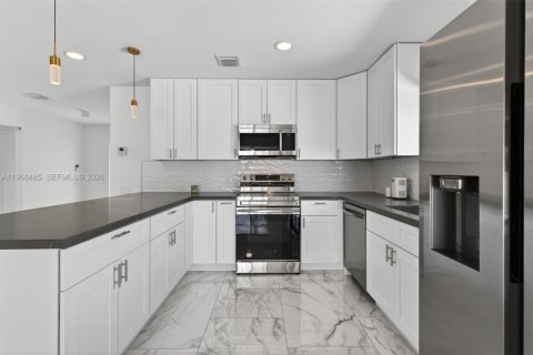 Casa en venta en Fort Lauderdale, Florida, 3 dormitorios № 2030479 - foto 8