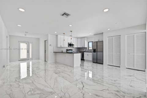 Casa en venta en Fort Lauderdale, Florida, 3 dormitorios № 2030479 - foto 6