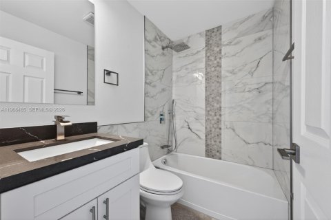 Casa en venta en Fort Lauderdale, Florida, 3 dormitorios № 2030479 - foto 17