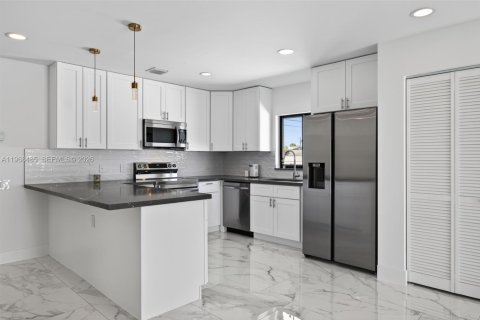 Casa en venta en Fort Lauderdale, Florida, 3 dormitorios № 2030479 - foto 7