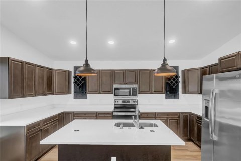 House in Orlando, Florida 4 bedrooms, 172.8 sq.m. № 1749696 - photo 11