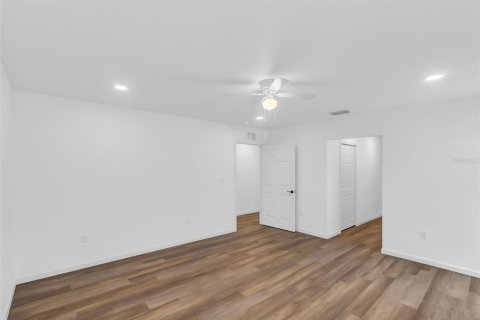 House in Orlando, Florida 4 bedrooms, 172.8 sq.m. № 1749696 - photo 24