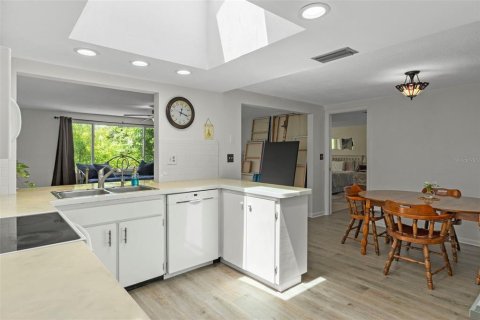 House in New Port Richey, Florida 3 bedrooms, 150.04 sq.m. № 1883073 - photo 16