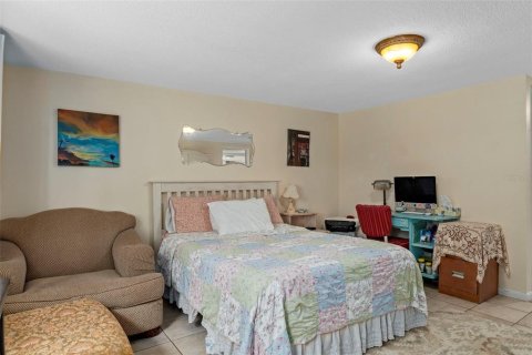 House in New Port Richey, Florida 3 bedrooms, 150.04 sq.m. № 1883073 - photo 21