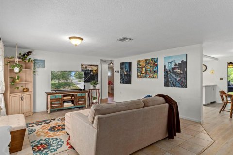 House in New Port Richey, Florida 3 bedrooms, 150.04 sq.m. № 1883073 - photo 8