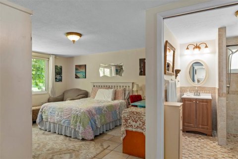 House in New Port Richey, Florida 3 bedrooms, 150.04 sq.m. № 1883073 - photo 19