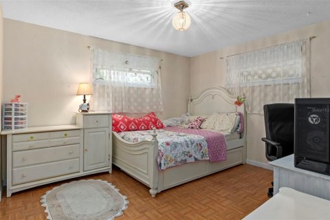House in New Port Richey, Florida 3 bedrooms, 150.04 sq.m. № 1883073 - photo 23