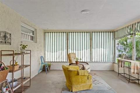 House in New Port Richey, Florida 3 bedrooms, 150.04 sq.m. № 1883073 - photo 28