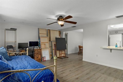 House in New Port Richey, Florida 3 bedrooms, 150.04 sq.m. № 1883073 - photo 18