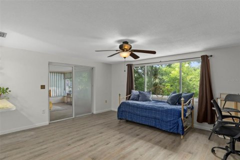 House in New Port Richey, Florida 3 bedrooms, 150.04 sq.m. № 1883073 - photo 17