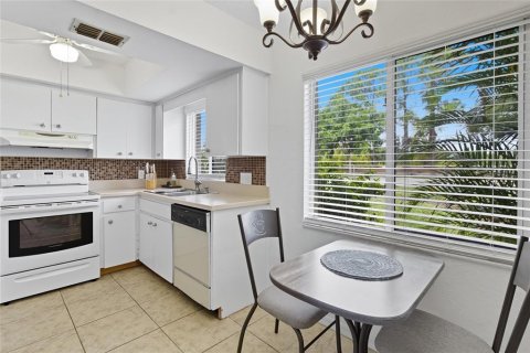 Touwnhouse à vendre à Lakeland, Floride: 2 chambres, 121.33 m2 № 1915718 - photo 15