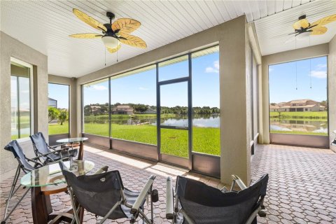 House in Kissimmee, Florida 4 bedrooms, 242.38 sq.m. № 2325247 - photo 3