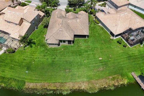 House in Kissimmee, Florida 4 bedrooms, 242.38 sq.m. № 2325247 - photo 2