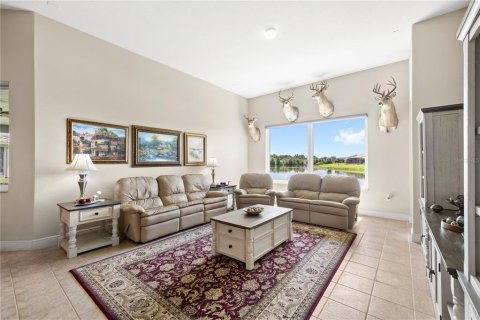 House in Kissimmee, Florida 4 bedrooms, 242.38 sq.m. № 2325247 - photo 24