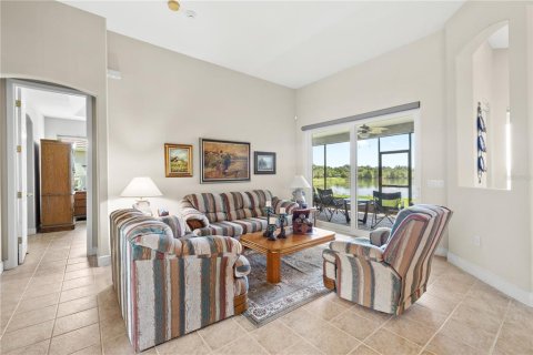 House in Kissimmee, Florida 4 bedrooms, 242.38 sq.m. № 2325247 - photo 16