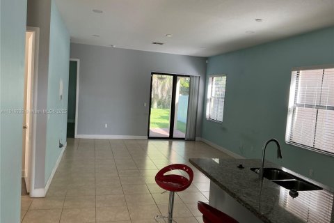 House in Tamarac, Florida 3 bedrooms, 145.02 sq.m. № 1779130 - photo 6