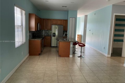 House in Tamarac, Florida 3 bedrooms, 145.02 sq.m. № 1779130 - photo 3