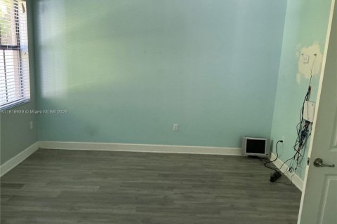 House in Tamarac, Florida 3 bedrooms, 145.02 sq.m. № 1779130 - photo 5