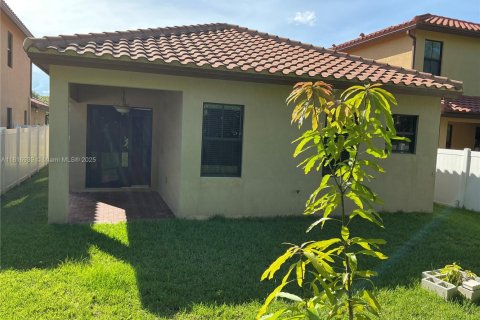 House in Tamarac, Florida 3 bedrooms, 145.02 sq.m. № 1779130 - photo 11