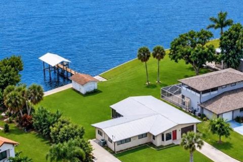 Casa en Port Charlotte, Florida 3 dormitorios, 132.11 m2 № 2380587