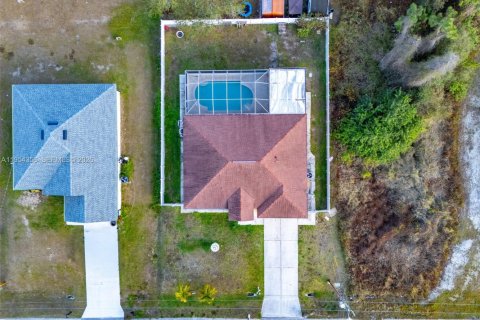 Villa ou maison à vendre à Lehigh Acres, Floride: 4 chambres, 165.64 m2 № 2010855 - photo 4