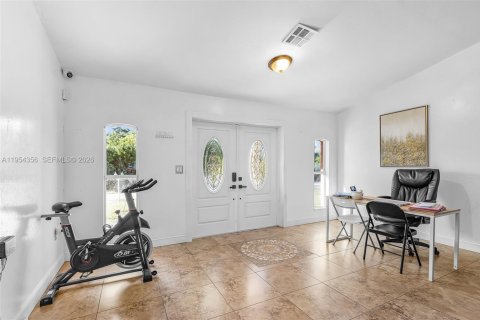 Villa ou maison à vendre à Lehigh Acres, Floride: 4 chambres, 165.64 m2 № 2010855 - photo 9