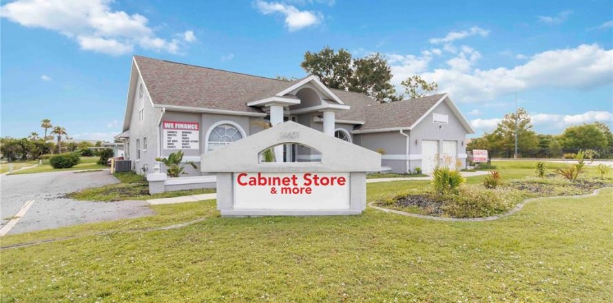 Immobilier commercial à North Port, Floride 317.91 m2 № 1840679
