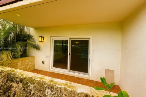 Condo in Miami, Florida, 2 bedrooms  № 1949191 - photo 8
