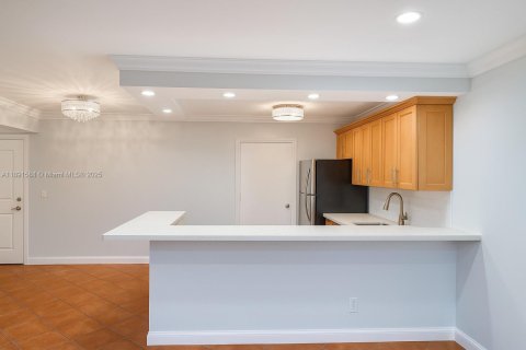 Condo in Miami, Florida, 2 bedrooms  № 1949191 - photo 10
