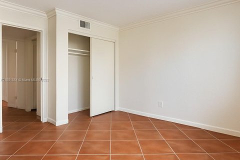 Condo in Miami, Florida, 2 bedrooms  № 1949191 - photo 16