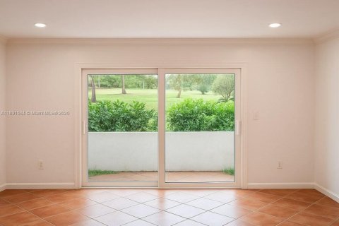 Condo in Miami, Florida, 2 bedrooms  № 1949191 - photo 14
