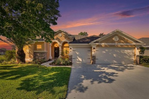 House in Spring Hill, Florida 5 bedrooms, 292.74 sq.m. № 2259138