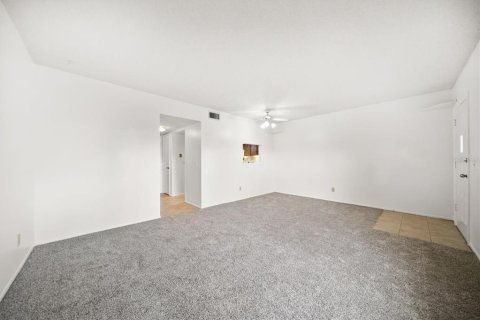 Condo in Clearwater, Florida, 1 bedroom  № 1885606 - photo 9