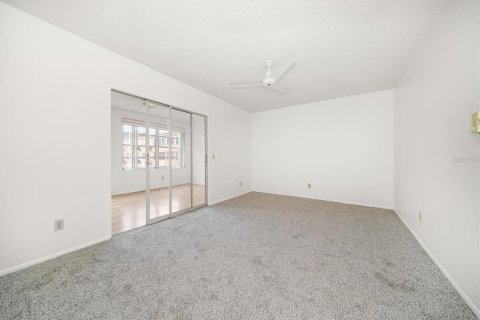 Condo in Clearwater, Florida, 1 bedroom  № 1885606 - photo 11