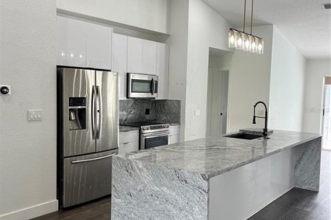 Casa en alquiler en New Port Richey, Florida, 3 dormitorios, 179.3 m2 № 1812463 - foto 4