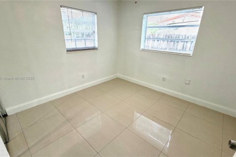 Villa ou maison à vendre à Miami Gardens, Floride: 5 chambres, 94.02 m2 № 1969593 - photo 8