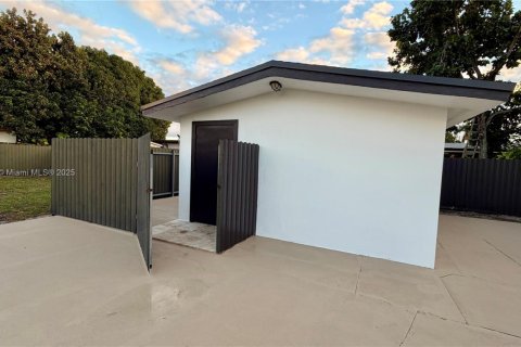 Villa ou maison à vendre à Miami Gardens, Floride: 5 chambres, 94.02 m2 № 1969593 - photo 12
