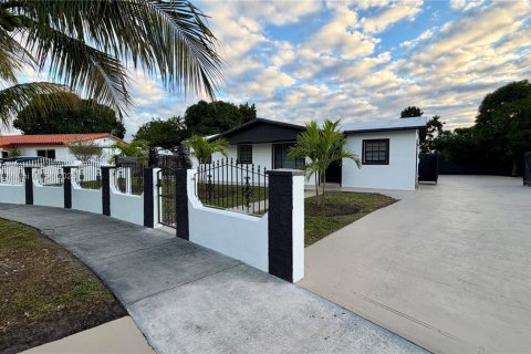 Villa ou maison à vendre à Miami Gardens, Floride: 5 chambres, 94.02 m2 № 1969593 - photo 16