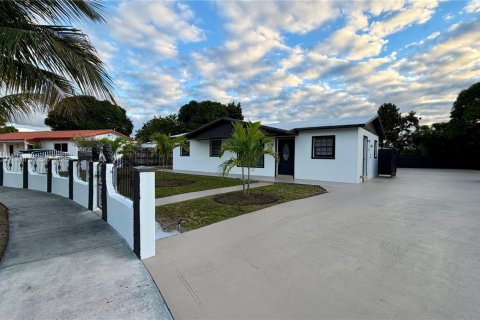Villa ou maison à vendre à Miami Gardens, Floride: 5 chambres, 94.02 m2 № 1969593 - photo 17