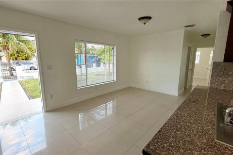 Villa ou maison à vendre à Miami Gardens, Floride: 5 chambres, 94.02 m2 № 1969593 - photo 7