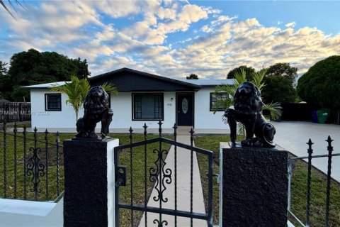 Villa ou maison à vendre à Miami Gardens, Floride: 5 chambres, 94.02 m2 № 1969593 - photo 18