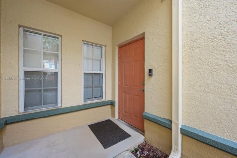 Condo in Miramar, Florida, 1 bedroom  № 1861145 - photo 17