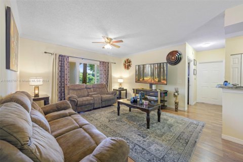 Condo in Miramar, Florida, 1 bedroom  № 1861145 - photo 4