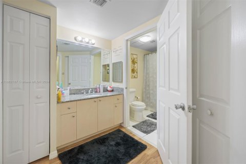 Condo in Miramar, Florida, 1 bedroom  № 1861145 - photo 14