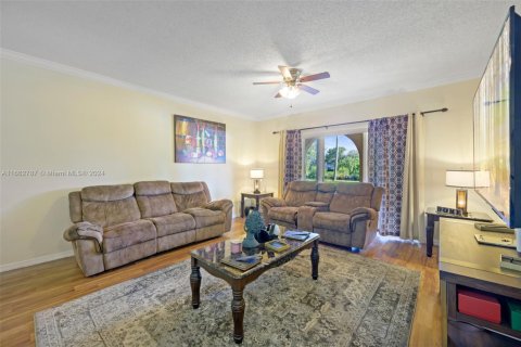 Condo in Miramar, Florida, 1 bedroom  № 1861145 - photo 3