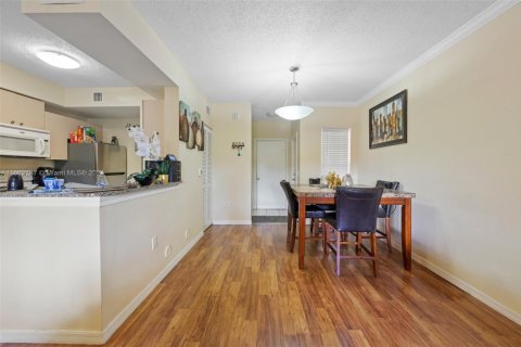 Condo in Miramar, Florida, 1 bedroom  № 1861145 - photo 7